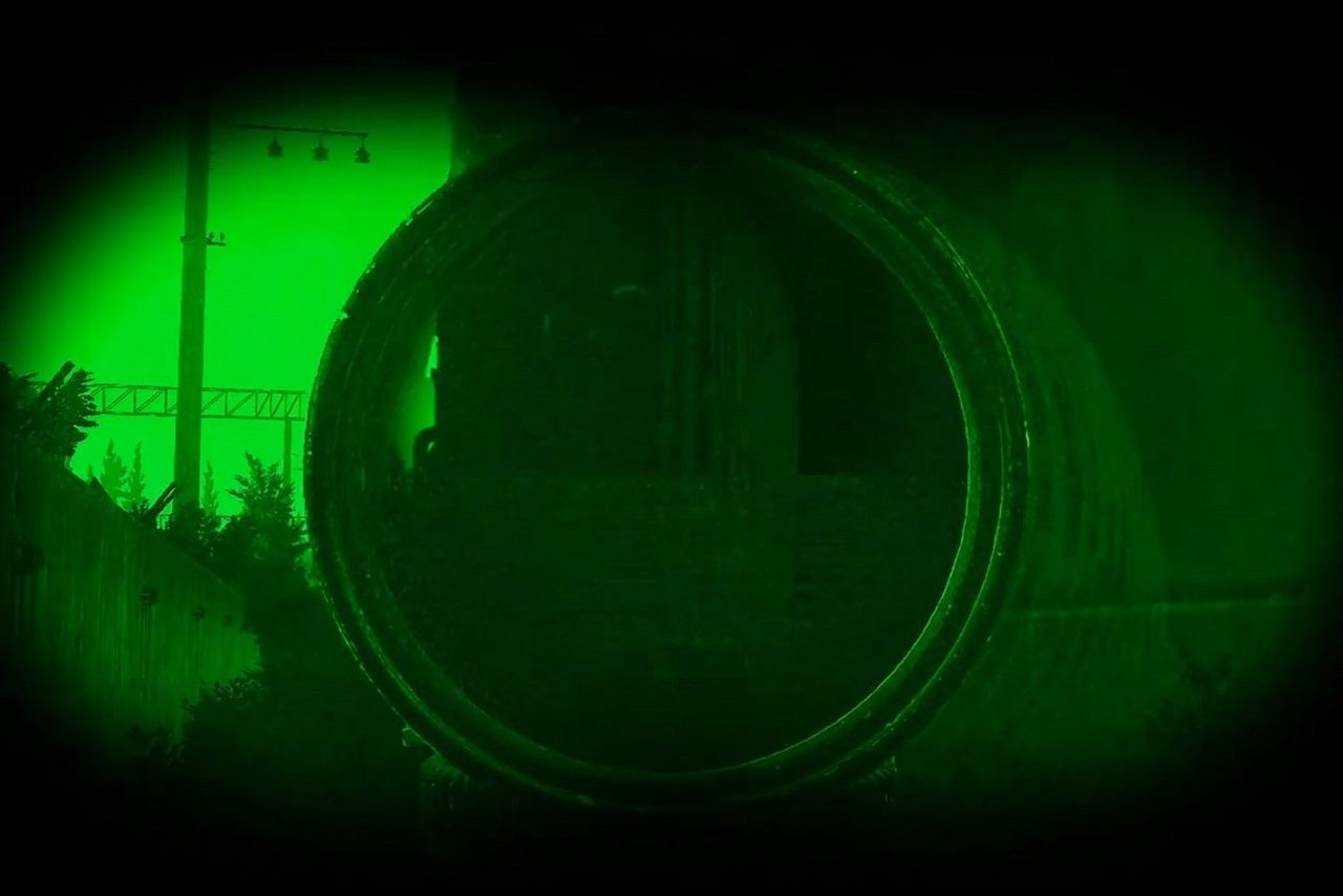 Cons of DLSS - screenshot of ghosting in Escape from Tarkov.